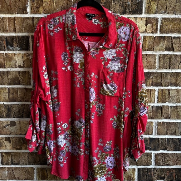 Torrid Red Floral Button Down Shirt - Picture 3 of 11